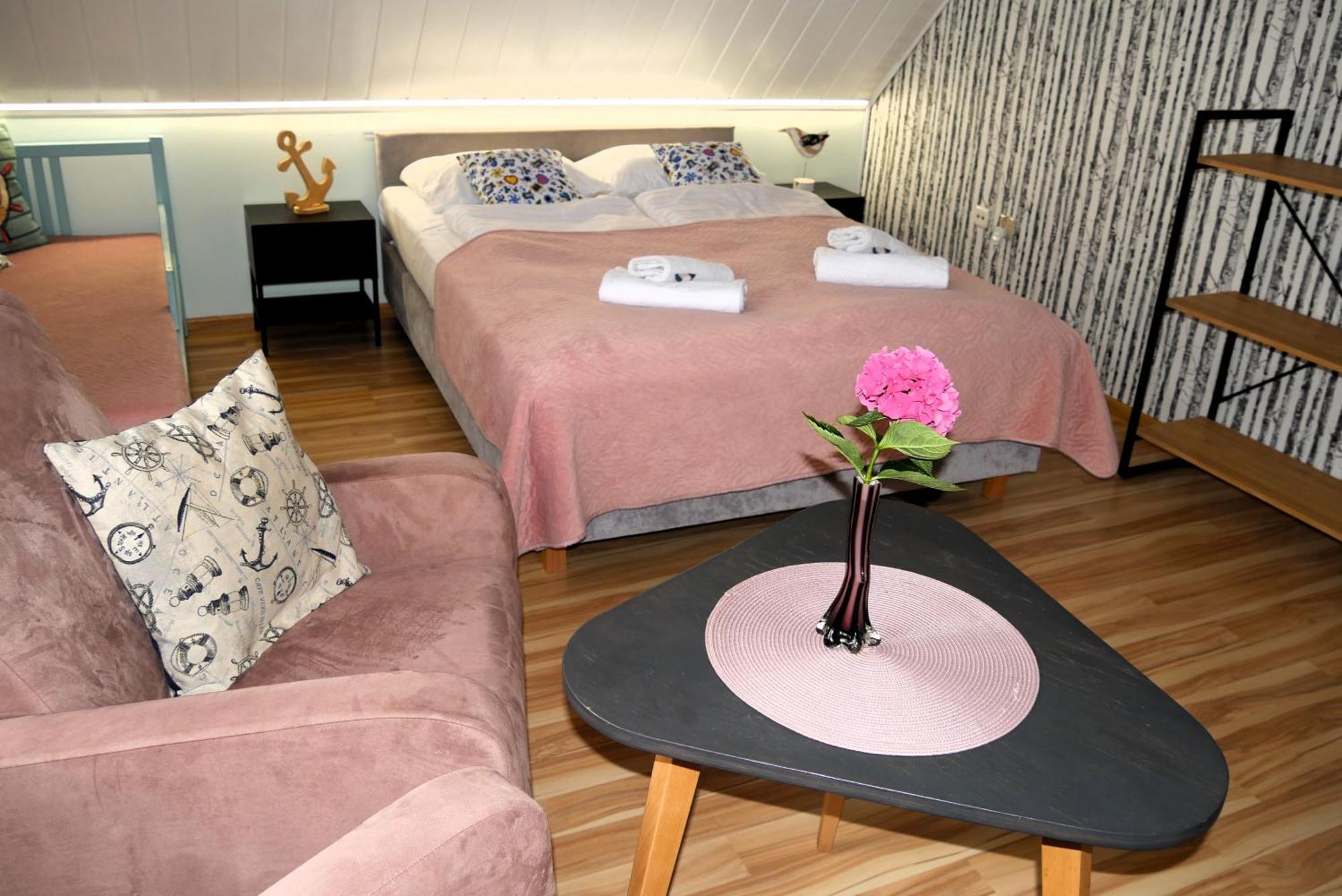 Apartamenty I Mieszkania Wakacyjne Chalupy Ngoại thất bức ảnh