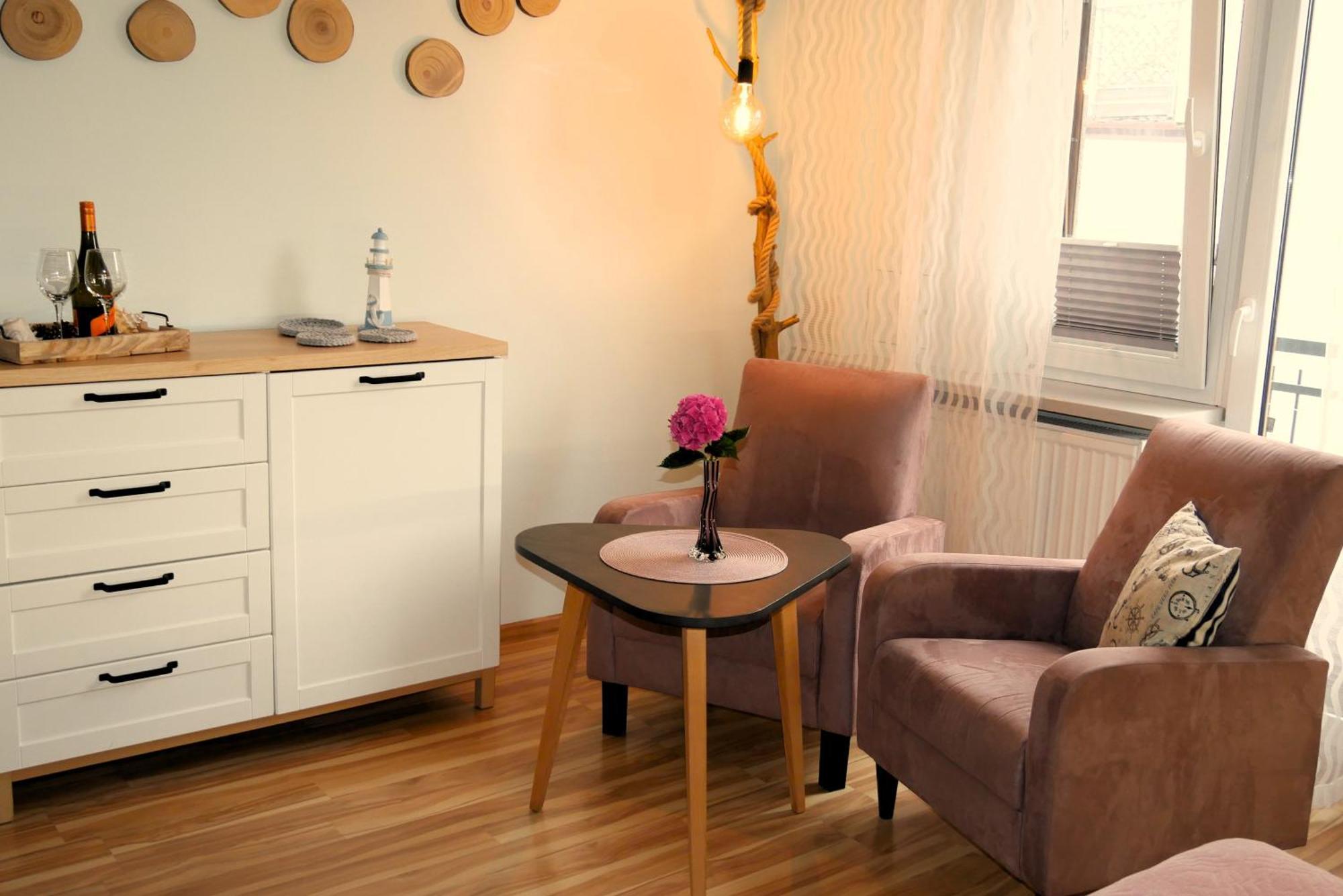 Apartamenty I Mieszkania Wakacyjne Chalupy Ngoại thất bức ảnh